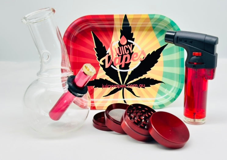 Gift Set 14cm Water Pourer, Jet Lighter, Rolling Tray and Grinder.