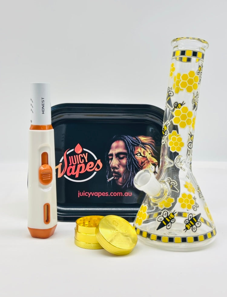 Gift Set 20cm Water Pourer, Jet Lighter, Rolling Tray and Grinder.