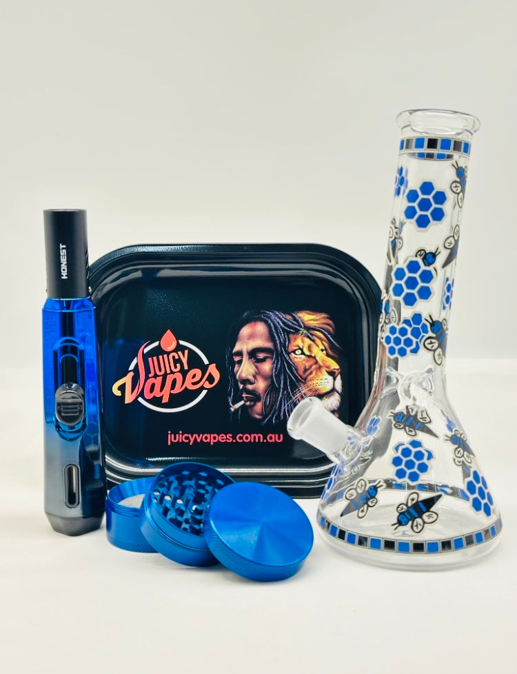 Gift Set 20cm Water Pourer, Jet Lighter, Rolling Tray and Grinder.